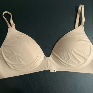 Victoria’s Secret lightly lined bra
